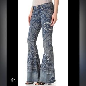 Free People Blue Bali Screen Printed Vintage Inspired Flare Jeans 25 *SHORTENED*